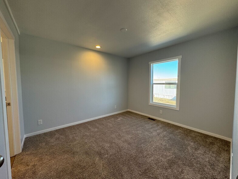 Building Photo - 2627 S Lamb Blvd