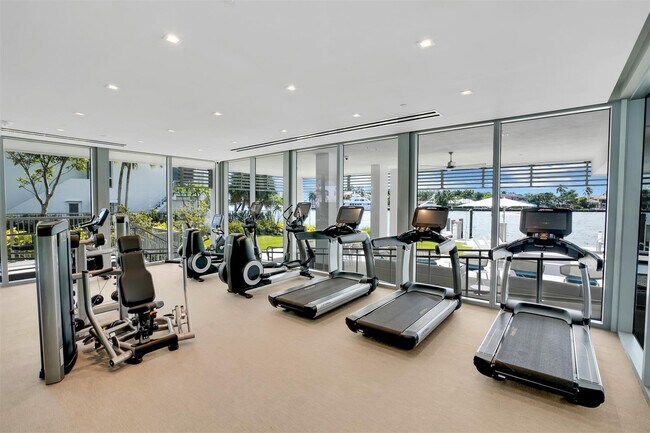 Building Photo - 435 Bayshore Dr