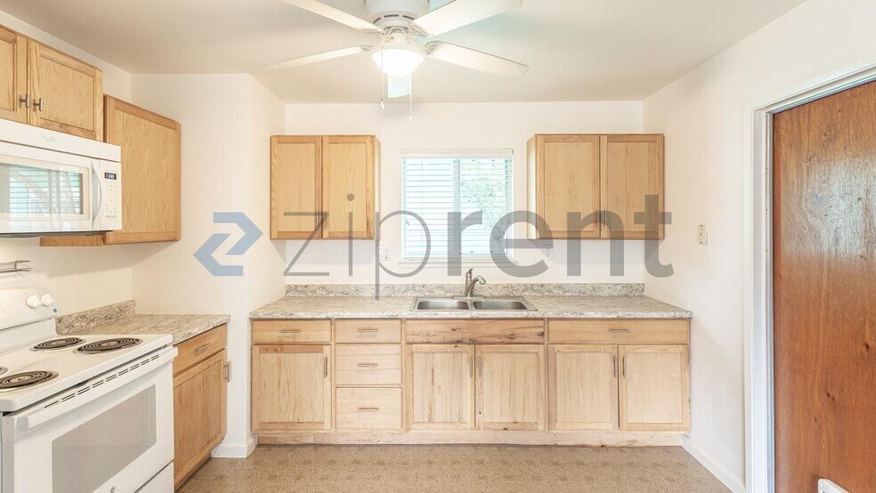 Building Photo - 12 Post St