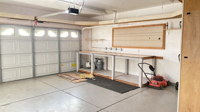 Building Photo - Riverbank