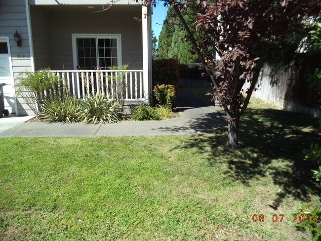 Building Photo - Beautiful Town Home for Rent