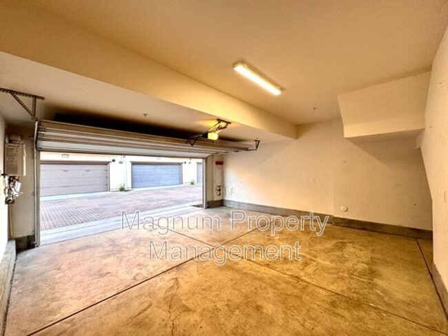 Building Photo - 40372 Calle Real