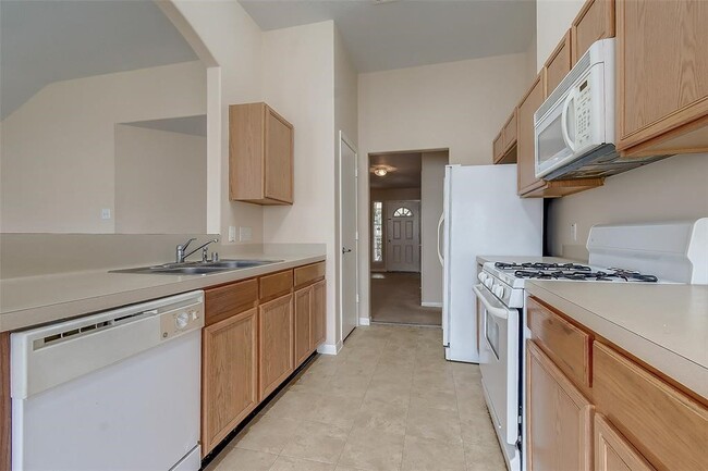 Building Photo - 19726 Cozy Cabbin Dr