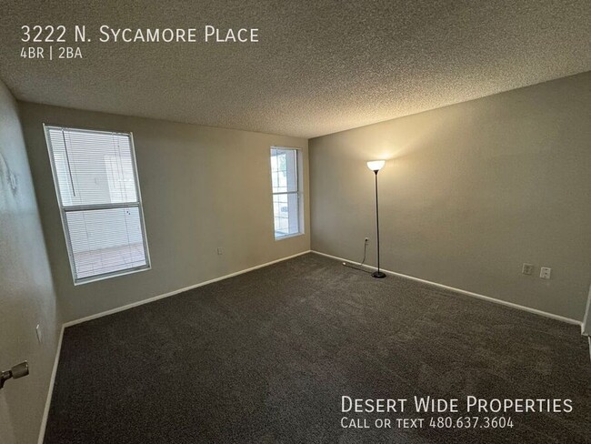 Building Photo - RATE REDUCED! Large 4 bedroom with huge bo...