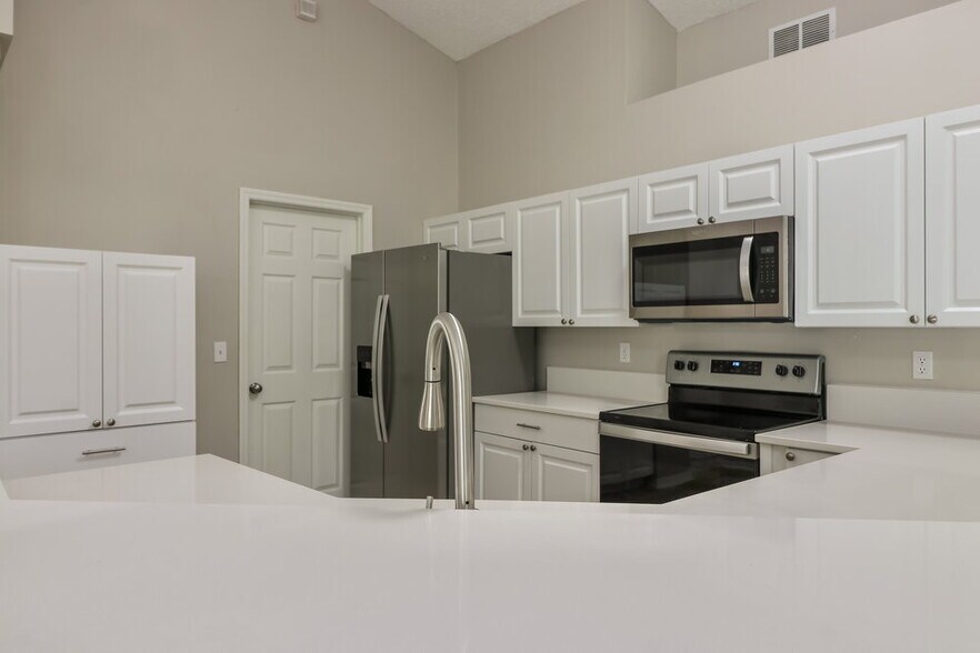 Building Photo - 3322 Silverpond Dr