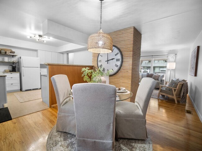 Building Photo - Beautiful FULLY FURNISHED TWO BEDROOM DUPLEX!