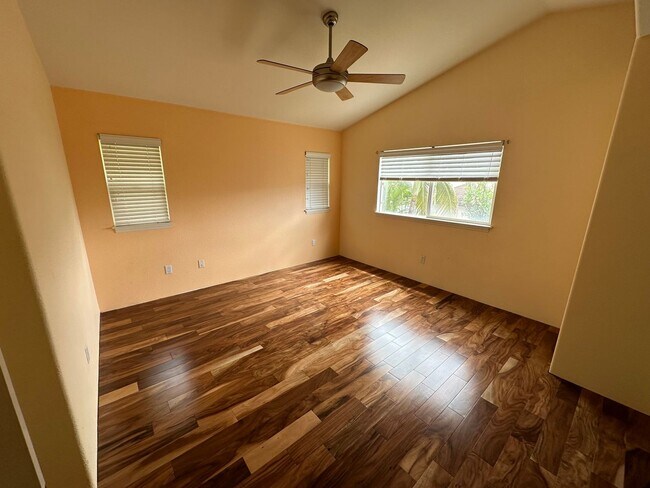 Building Photo - Available Now!  Beautiful 4 BD / 3 BA House in Ocean Pointe!