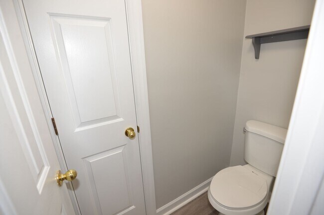 Building Photo - 2 Bedroom Townhome in Cypress Point North