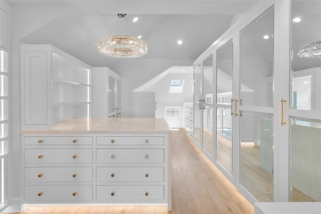 Building Photo - 2401 Bayshore Dr