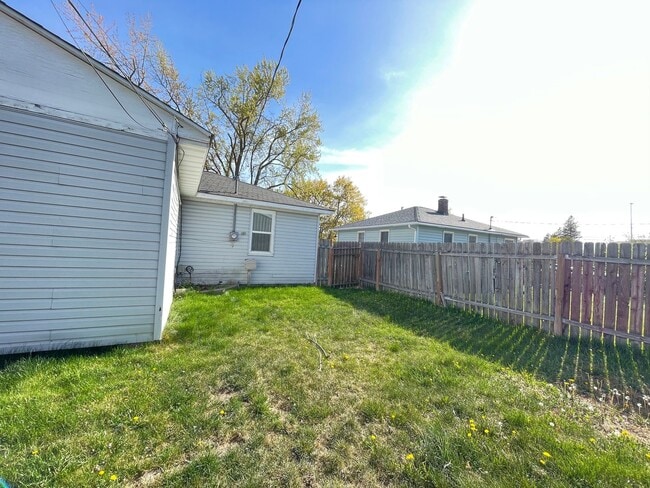 Building Photo - Northside 3 Bedroom Fenced with Huge Shop