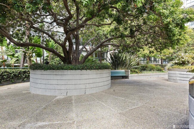 Garden - 300 3rd St