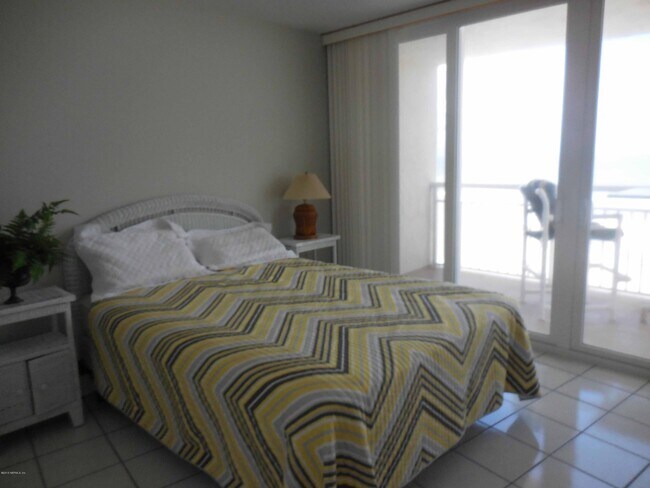 Building Photo - 903 Ocean Dr S