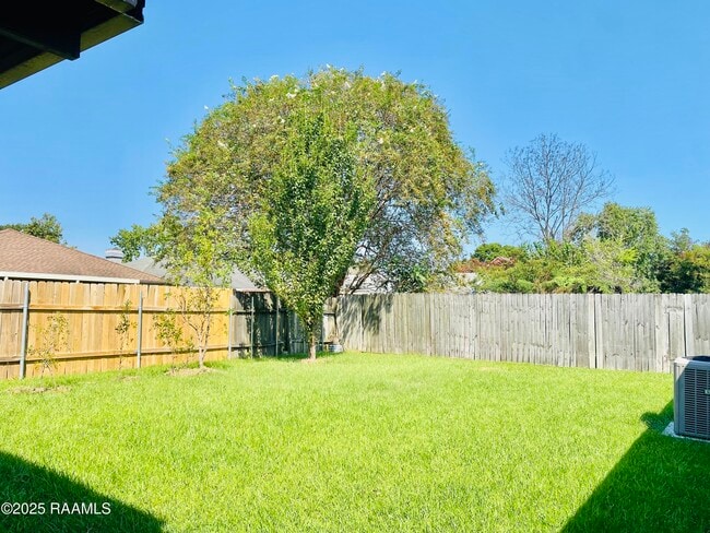 Building Photo - 107 St Nicholas Dr
