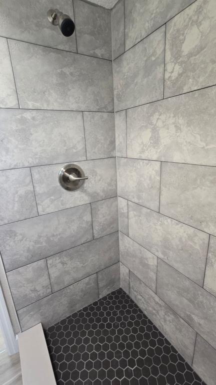 Building Photo - 647 Sagamore Dr