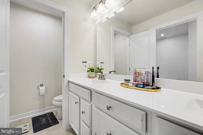 Building Photo - 17414 Southern Shrs Dr