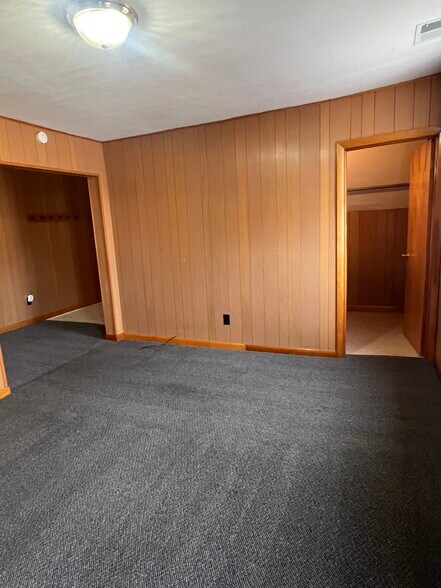 Building Photo - 107 E Lyman