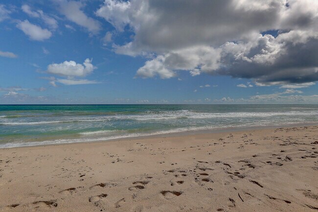 Building Photo - 3150 N Hwy A1A