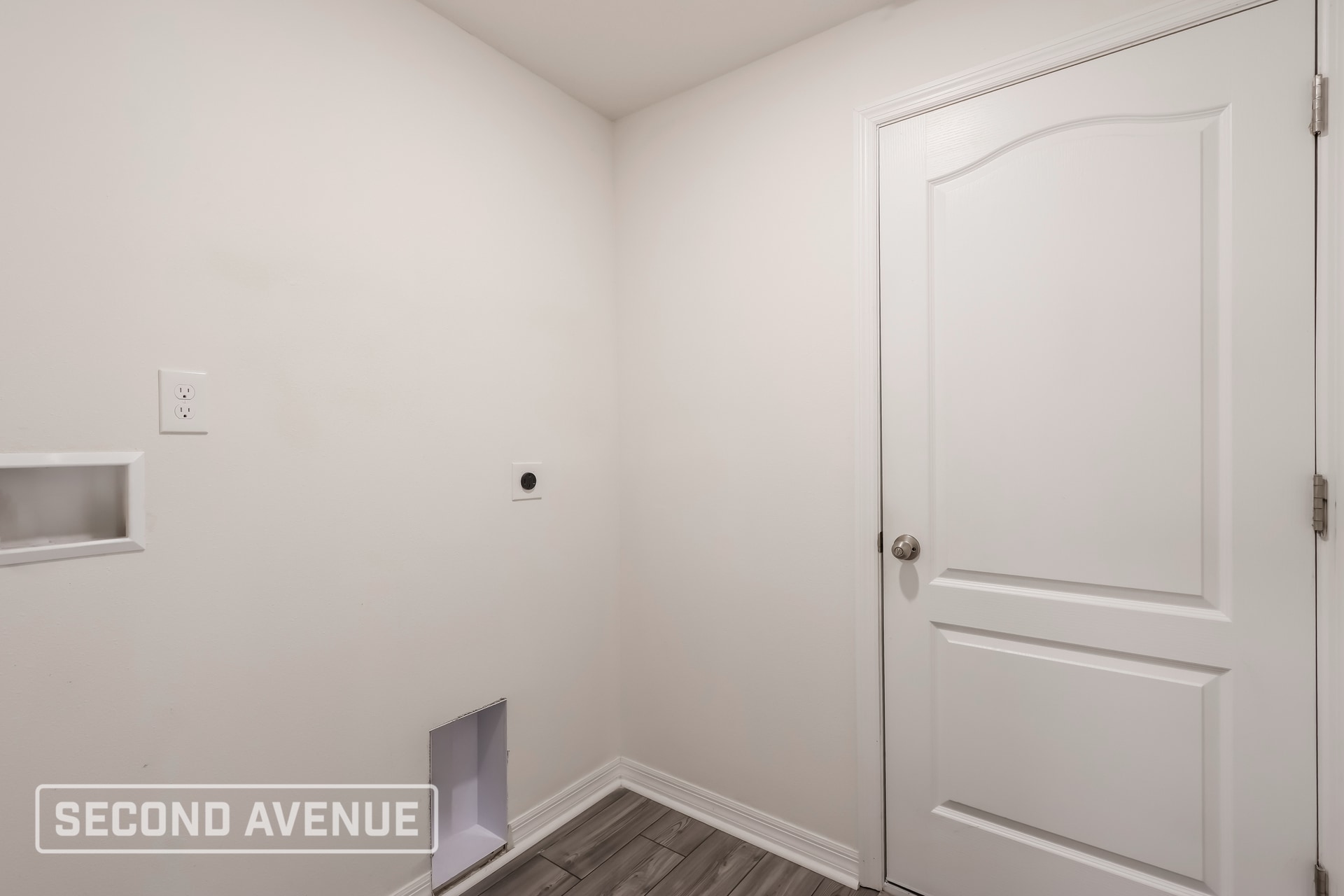 Building Photo - 3399 Lakeland Ave