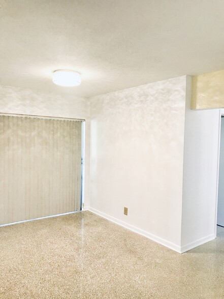 Dining room - 3 Velaire Dr