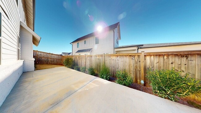 Building Photo - Spacious and Well Maintained 3 Bedroom Townhome in Woodward Oaks