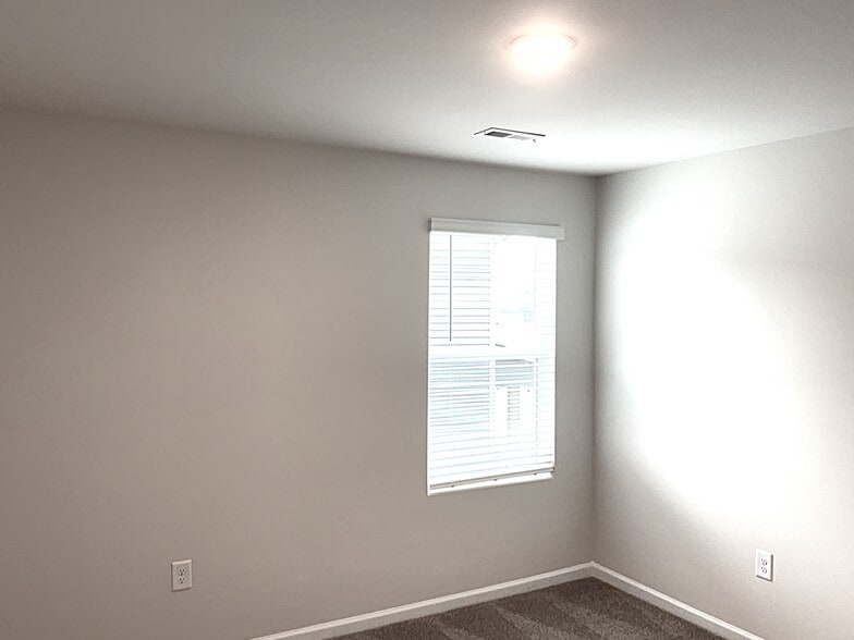 Building Photo - 3160 Emberly Dr