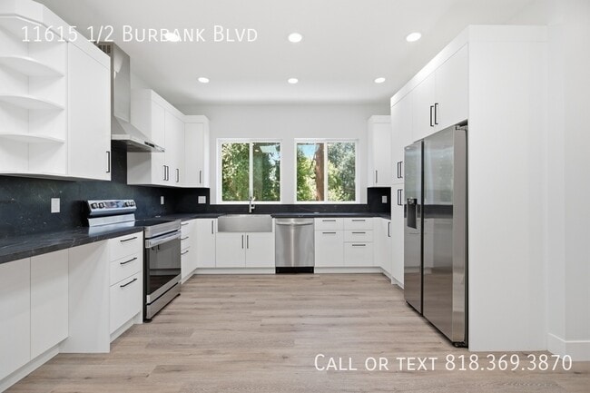 Building Photo - 11615 1/2 Burbank Blvd-