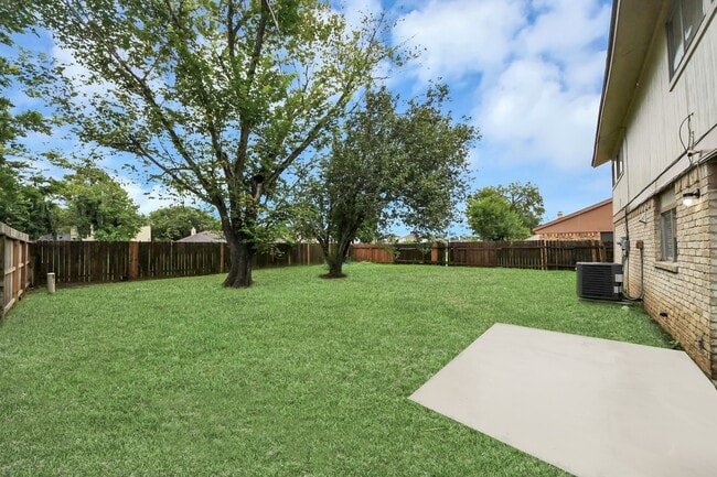 Building Photo - 16618 Lonesome Quail Dr