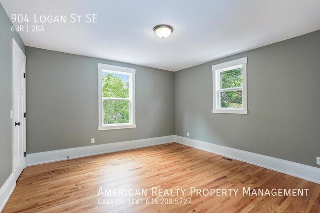 Building Photo - 904 Logan St SE