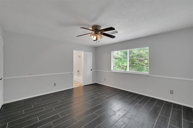Building Photo - 12652 Pine Bush Dr