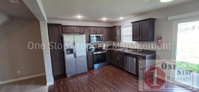 Building Photo - 260 N Pointe Ln