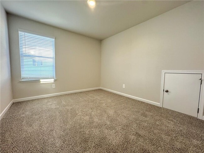 Building Photo - 823 Misty Holw Trl