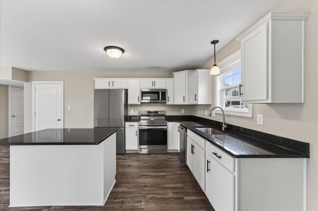 Building Photo - Pet Friendly Three Bedroom!