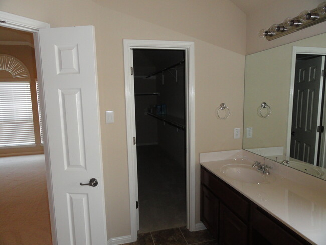 Building Photo - 10024 Lisi Anne Dr