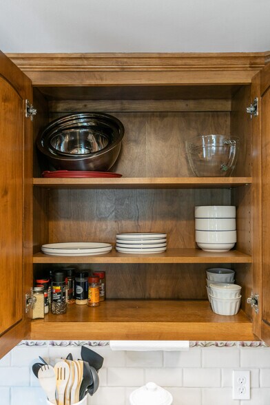 Building Photo - 302 E Wilson Ave