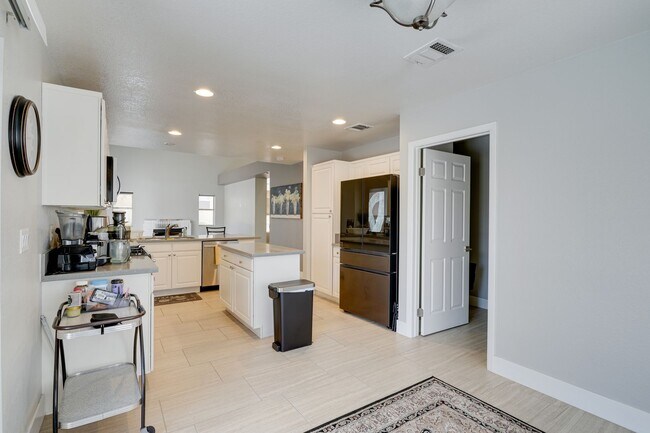 Building Photo - Cozy 3-Bed Home with Pool & Fireplace in P...