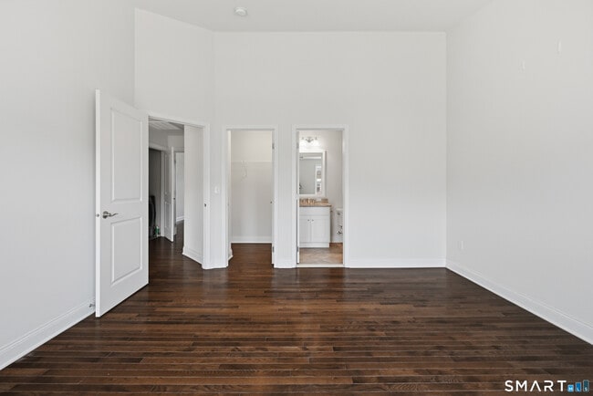 Building Photo - 15 Moorland Dr