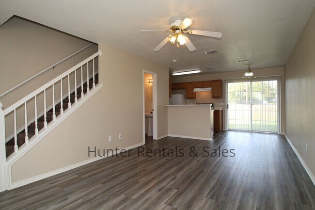Building Photo - Charming Killeen Towhhouse