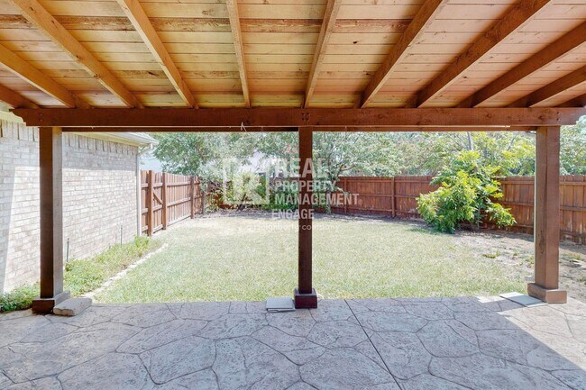 Building Photo - Elegant 5-Bedroom Home for Rent in Prime C...