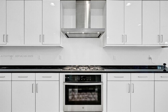 Building Photo - 17130 Wandering Wave Ave