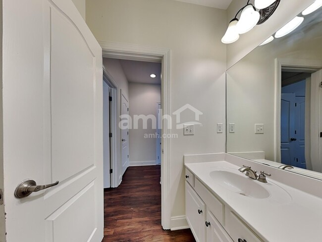 Building Photo - 483 Strawberry Walk