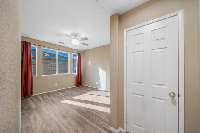 Building Photo - 79910 Camden Dr