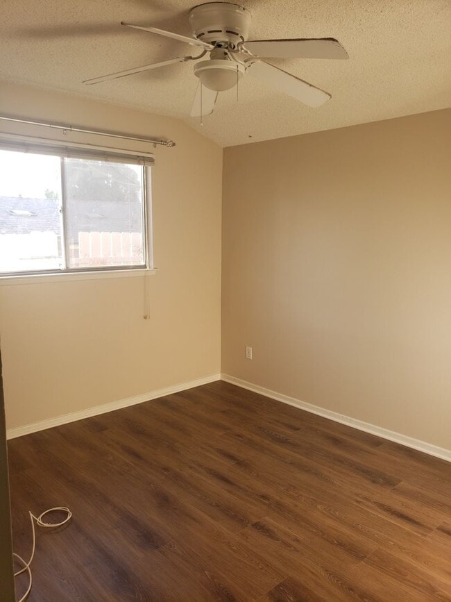 Building Photo - 4 Bedroom 1.75 Bathroom in Riverside