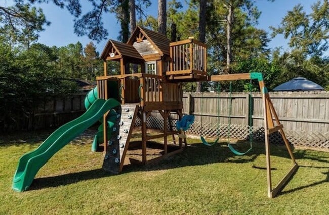 Building Photo - 901 Sugarberry Dr