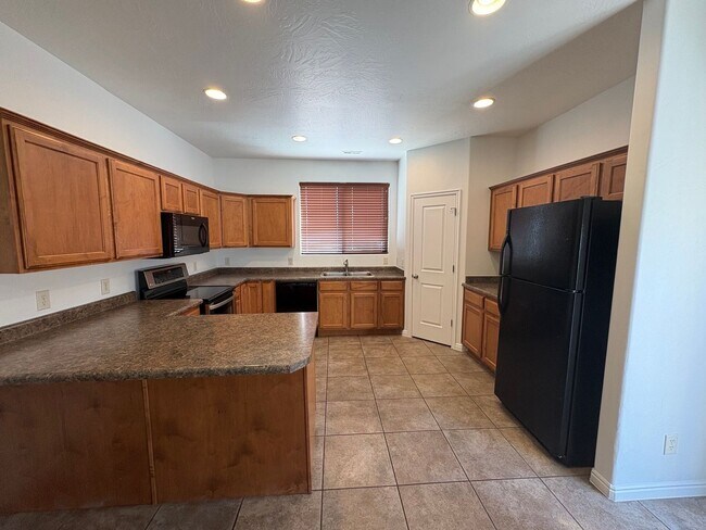 Building Photo - 520 N 2480 W