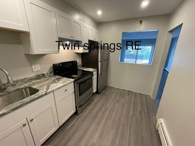 Building Photo - 250 Spring St