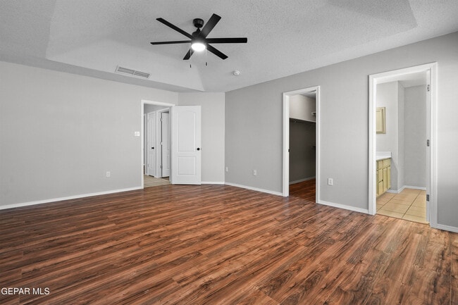Building Photo - 10039 Paloma Dr