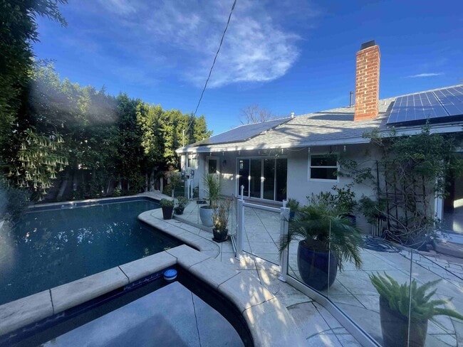 Building Photo - UPGRADED SMART HOME IN PRESTIGIOUS ENCINO VILLAGE!