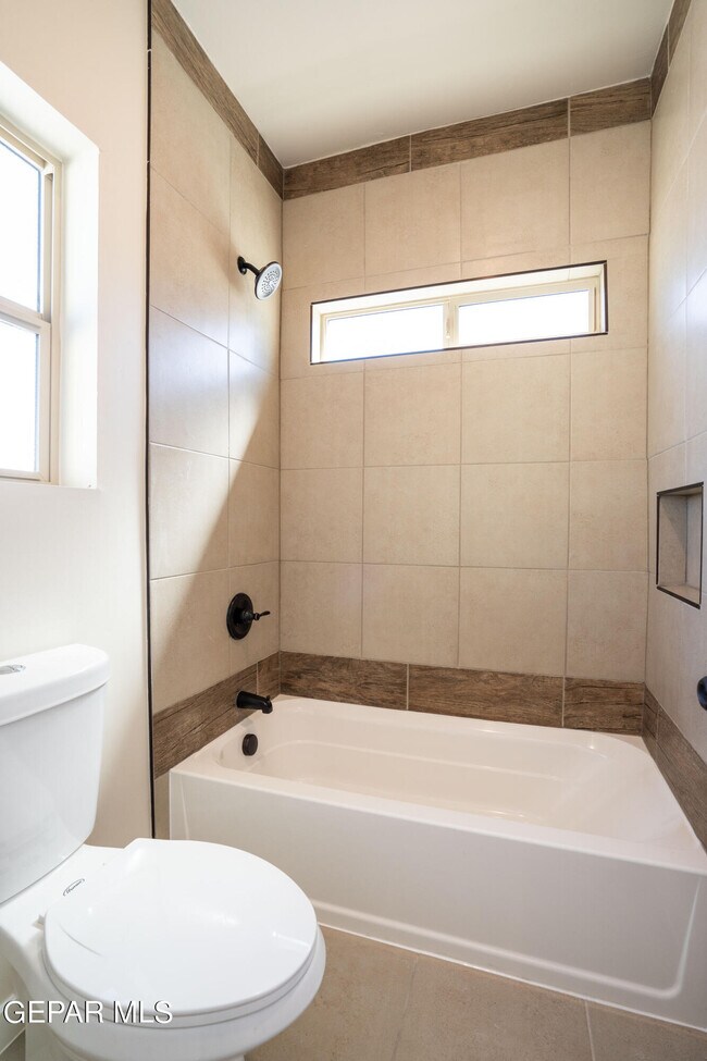 Building Photo - 11472 Van Nuys Dr