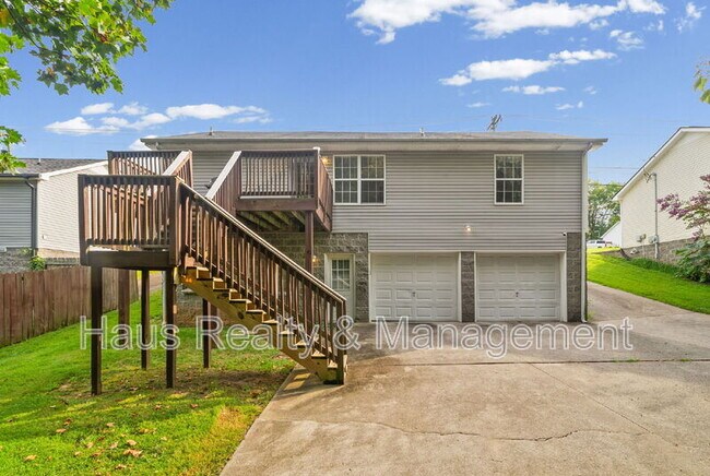 Building Photo - 932 Granny White Rd