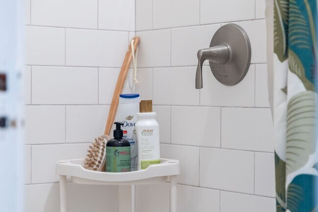 Building Photo - 59-18 Holawa Street